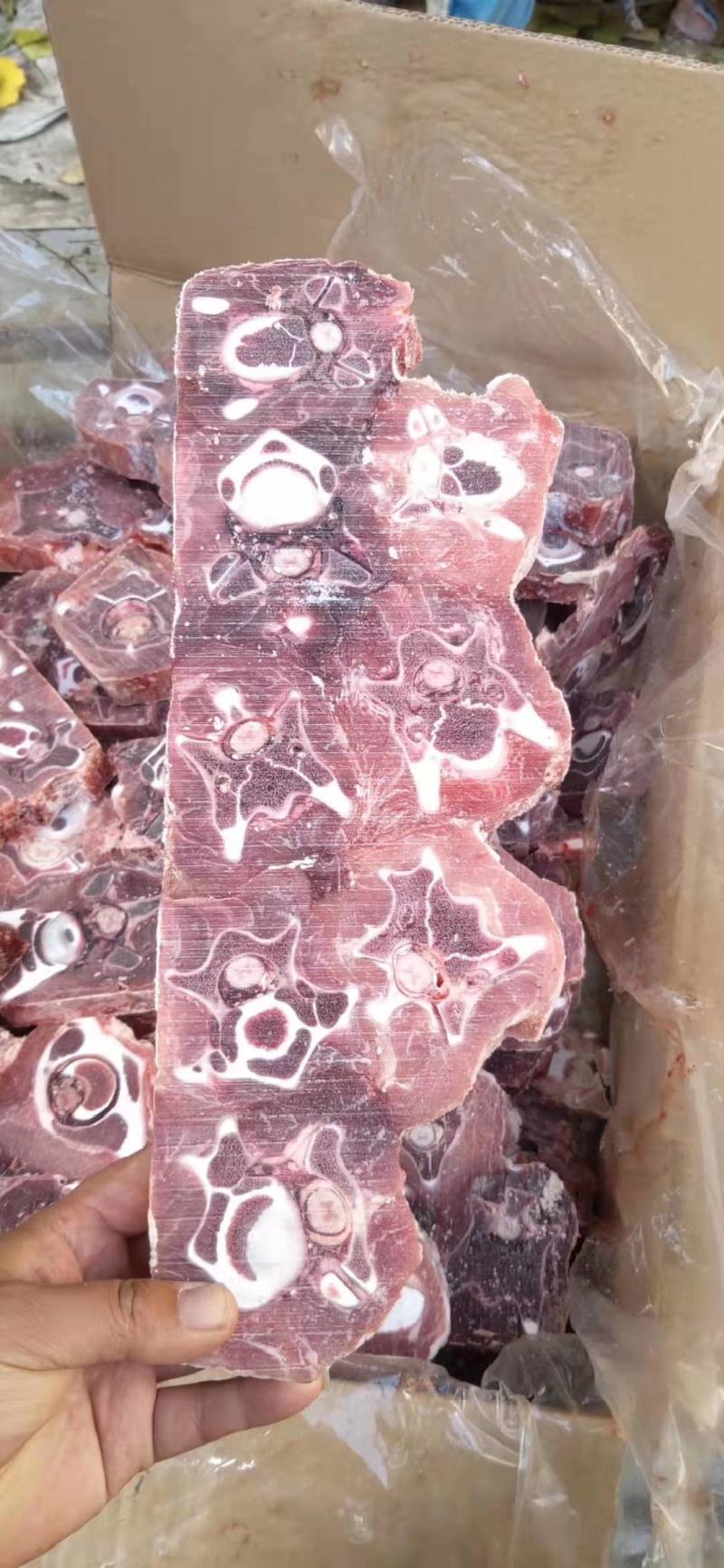 乳牛脖骨，牛脖子，含肉多，可切片酱卤都可