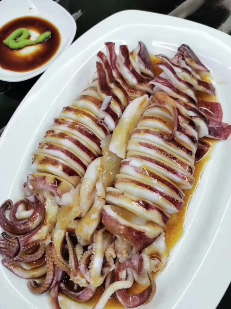 黑皮鱿鱼，内质厚，爽口，鱿鱼中***的鱿鱼，适合酒店饭店