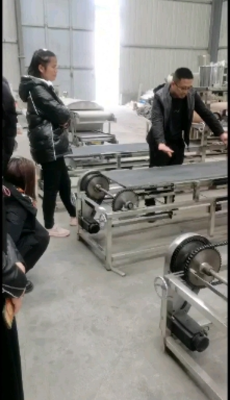 一人操作的凉皮机全自动凉皮机擀面皮机器