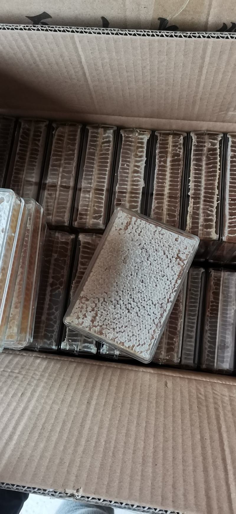 蜂蜜蜂巢蜜产地供货蜂蜜巢蜂窝蜜嚼着吃欢迎选