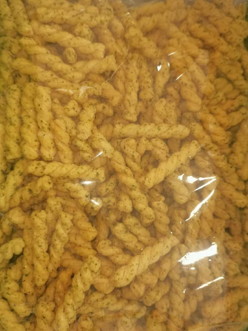 麻花，甜辣。海苔卷，鸡味块