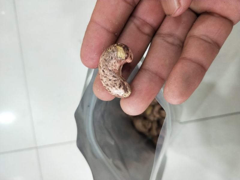 带皮紫皮盐熏腰果大腰果500G罐装袋装支持一件代发