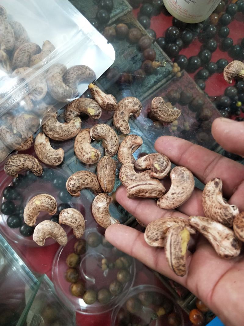 带皮紫皮盐熏腰果大腰果500G罐装袋装支持一件代发