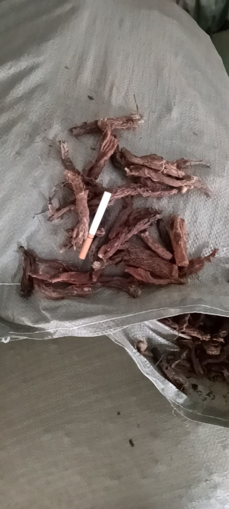 管仲，俗名翻白草根，云南丽江货，过筛