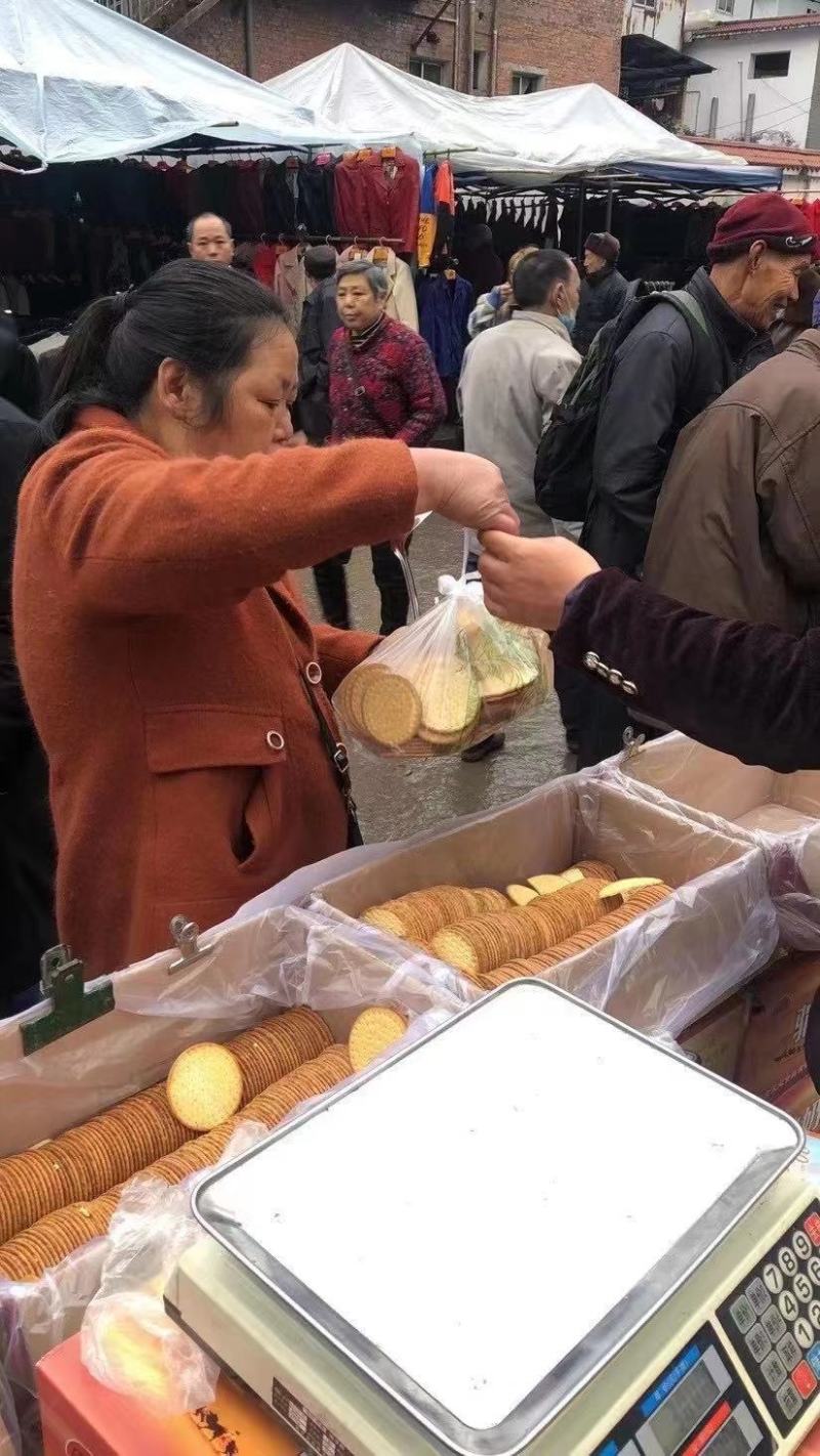 新疆驼奶饼干送骆驼送条幅送录音是6个口味