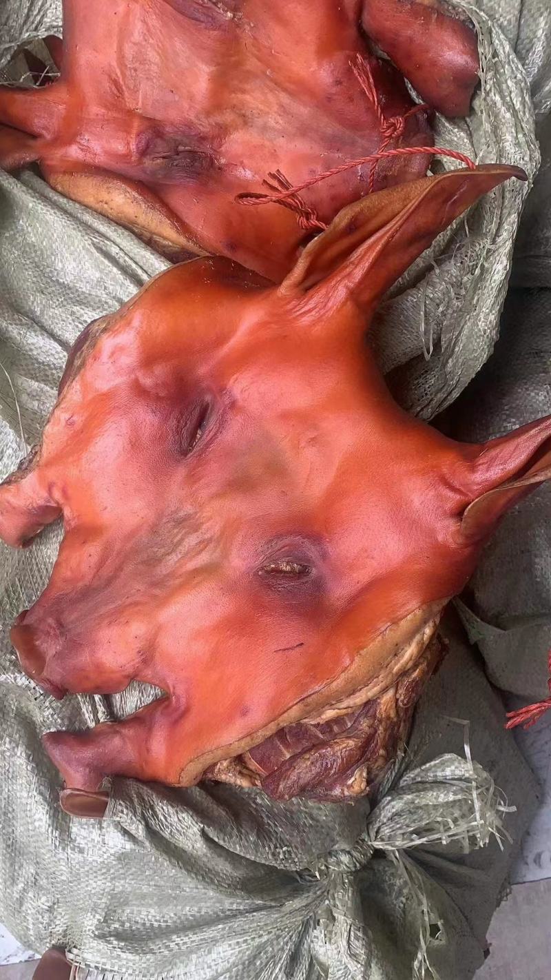 烟熏猪头/带耳猪头肉，纯干的质量保证，大量现货，价格便宜