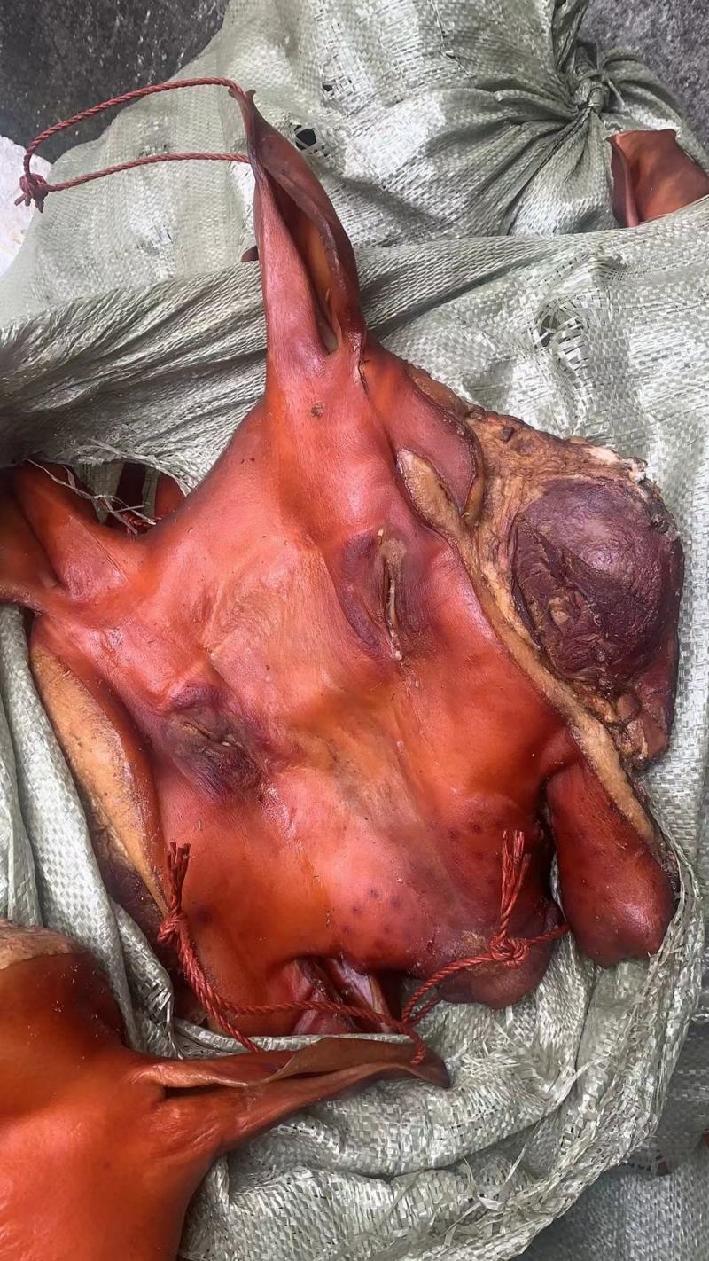 烟熏猪头/带耳猪头肉，纯干的质量保证，大量现货，价格便宜