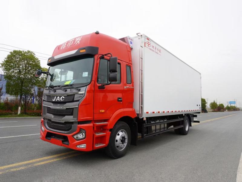 江淮格尔发A5x(高顶双卧)冷藏车