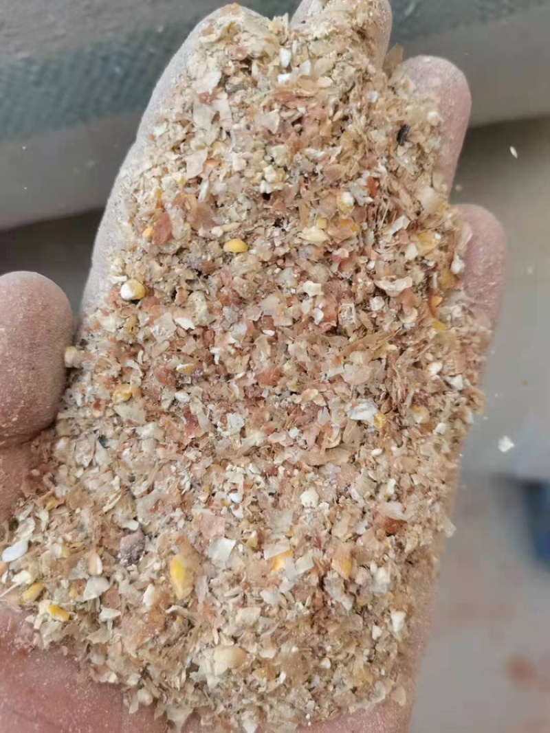 厂家直供大片玉米片喷浆皮鸡鸭鹅牛羊好饲料保证质量