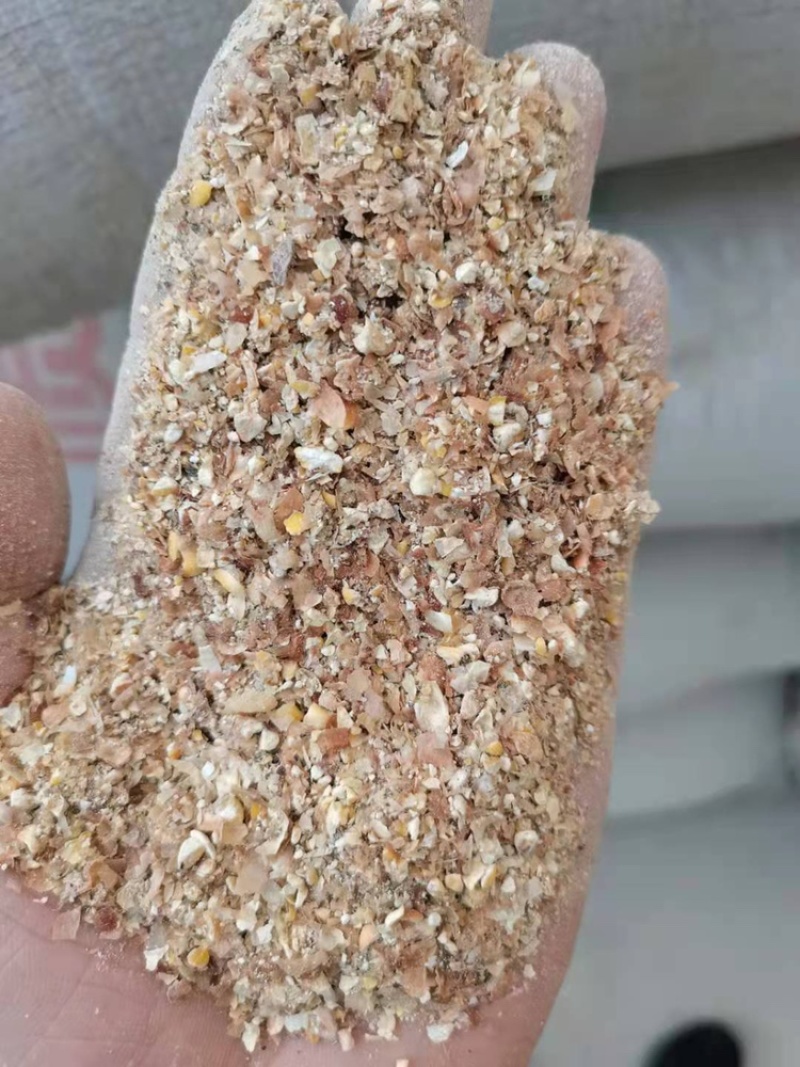 厂家直供大片玉米片喷浆皮鸡鸭鹅牛羊好饲料保证质量
