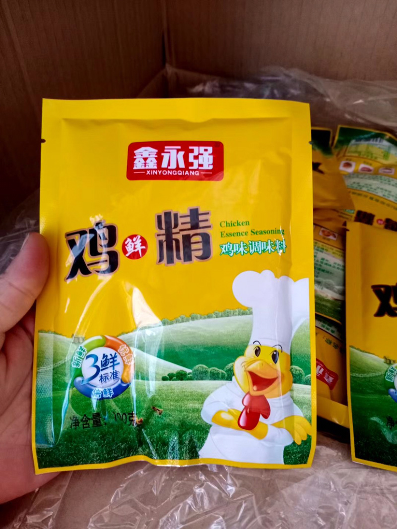 地摊火爆模式2021鑫勇强鸡精强势出炉，味道巴适美味好吃