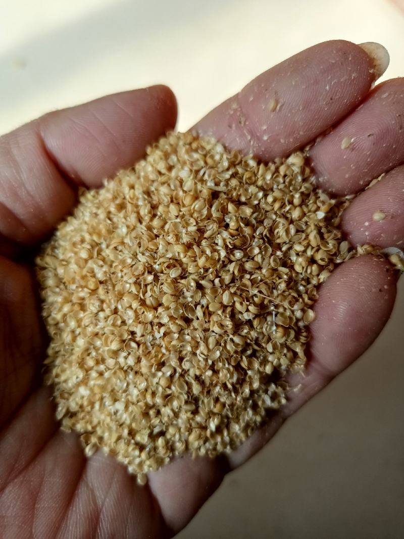 大量供应小米壳，小米糠，养殖饲料枕芯添加，保质保量。