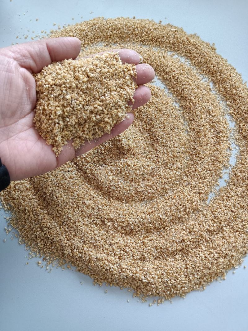 大量供应小米壳，小米糠，养殖饲料枕芯添加，保质保量。