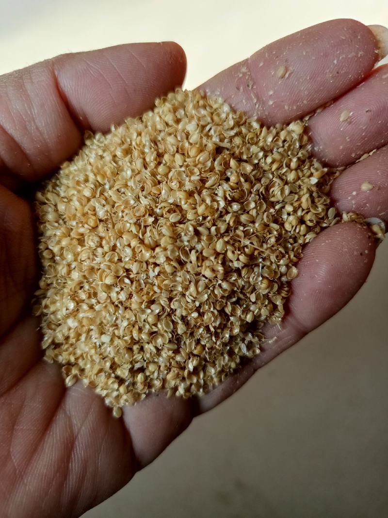 大量供应小米壳，小米糠，养殖饲料枕芯添加，保质保量。