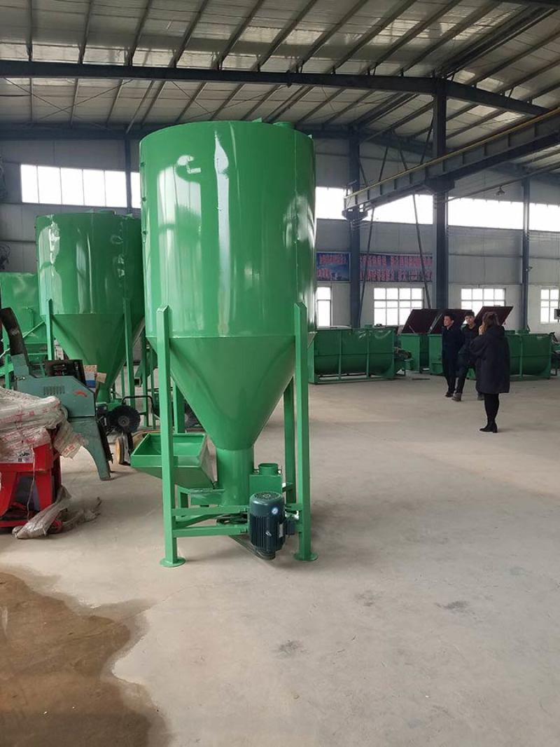 牛羊养殖户饲料搅拌机，TMR，立式，卧式，种类多，型号全
