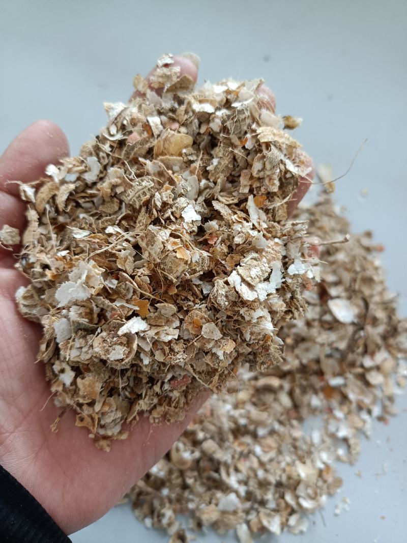 供应花生壳，花生壳粉，各种规格，质量保证，欢迎咨询。