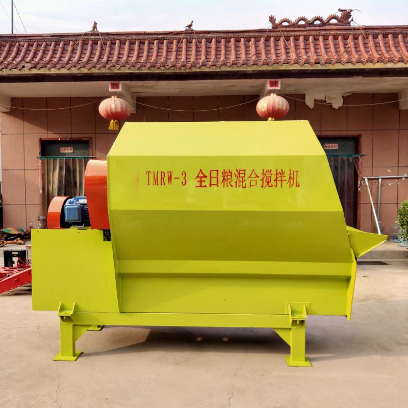 2台3方电动撒料车，1台5方撒料车，1个输送带雷沃打捆机