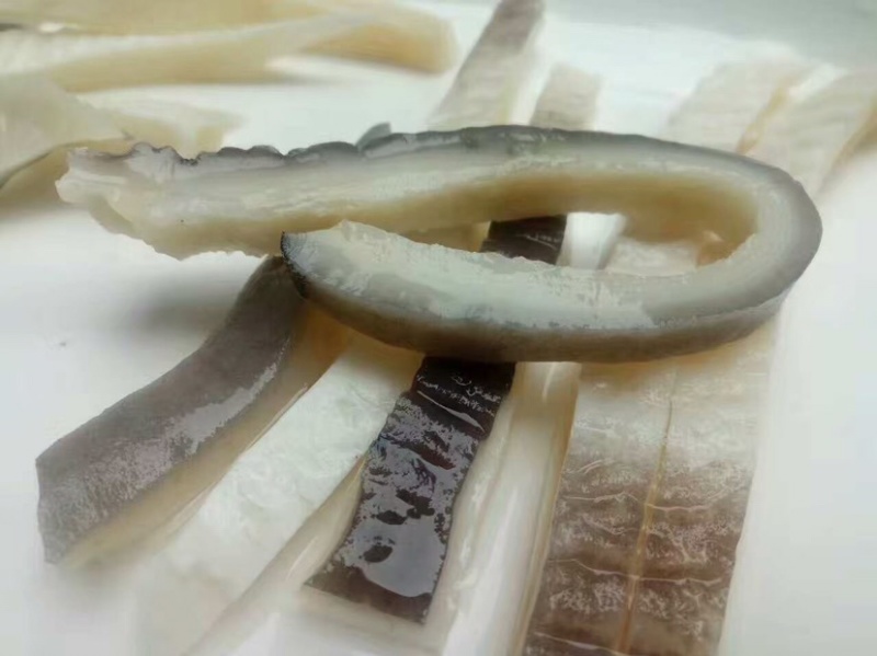 鲨鱼皮，去沙去肉，皮厚，口感糯滑