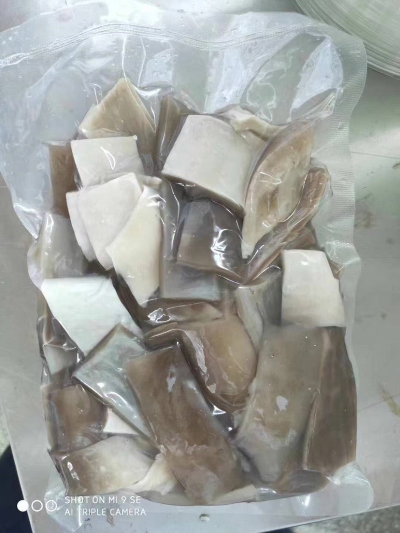 鲨鱼皮，去沙去肉，皮厚，口感糯滑