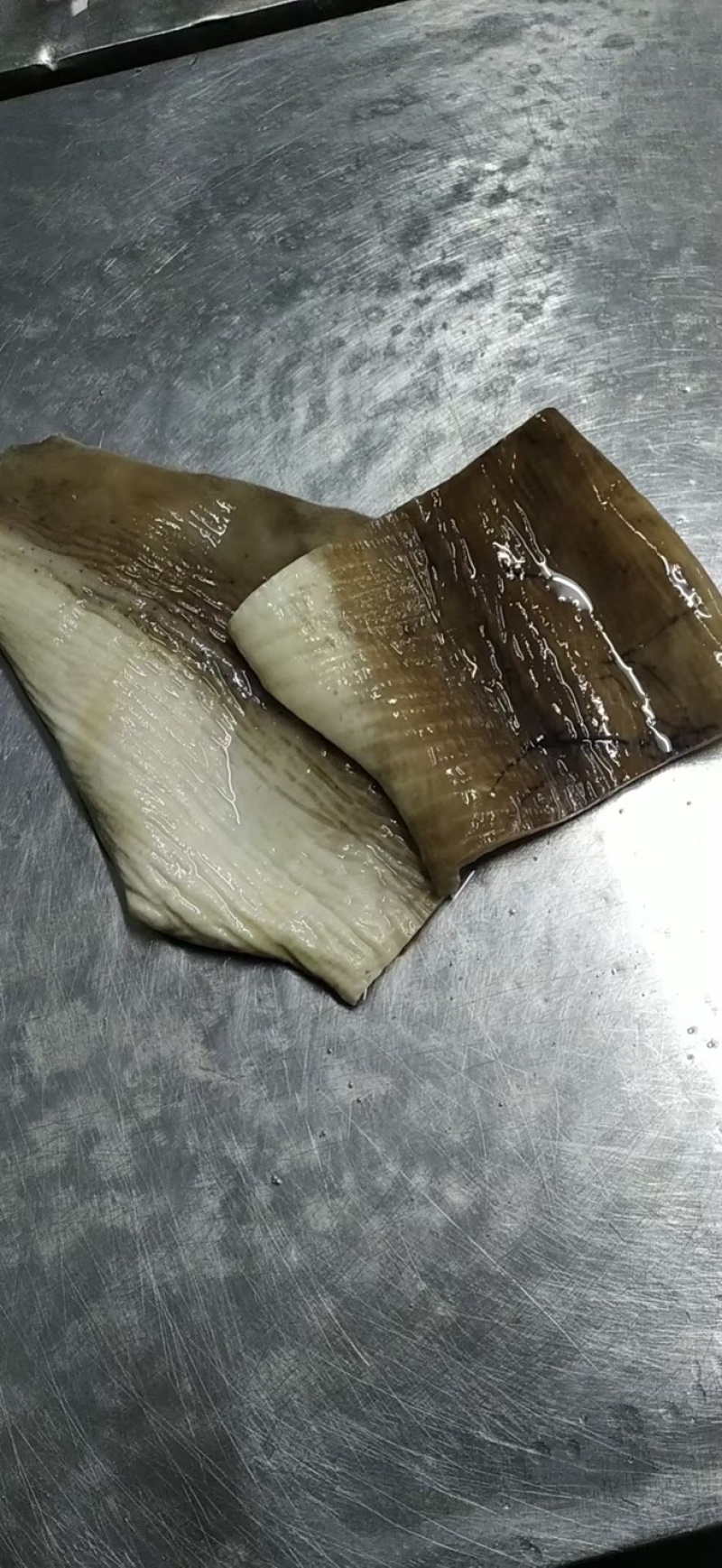 鲨鱼皮，去沙去肉，皮厚，口感糯滑