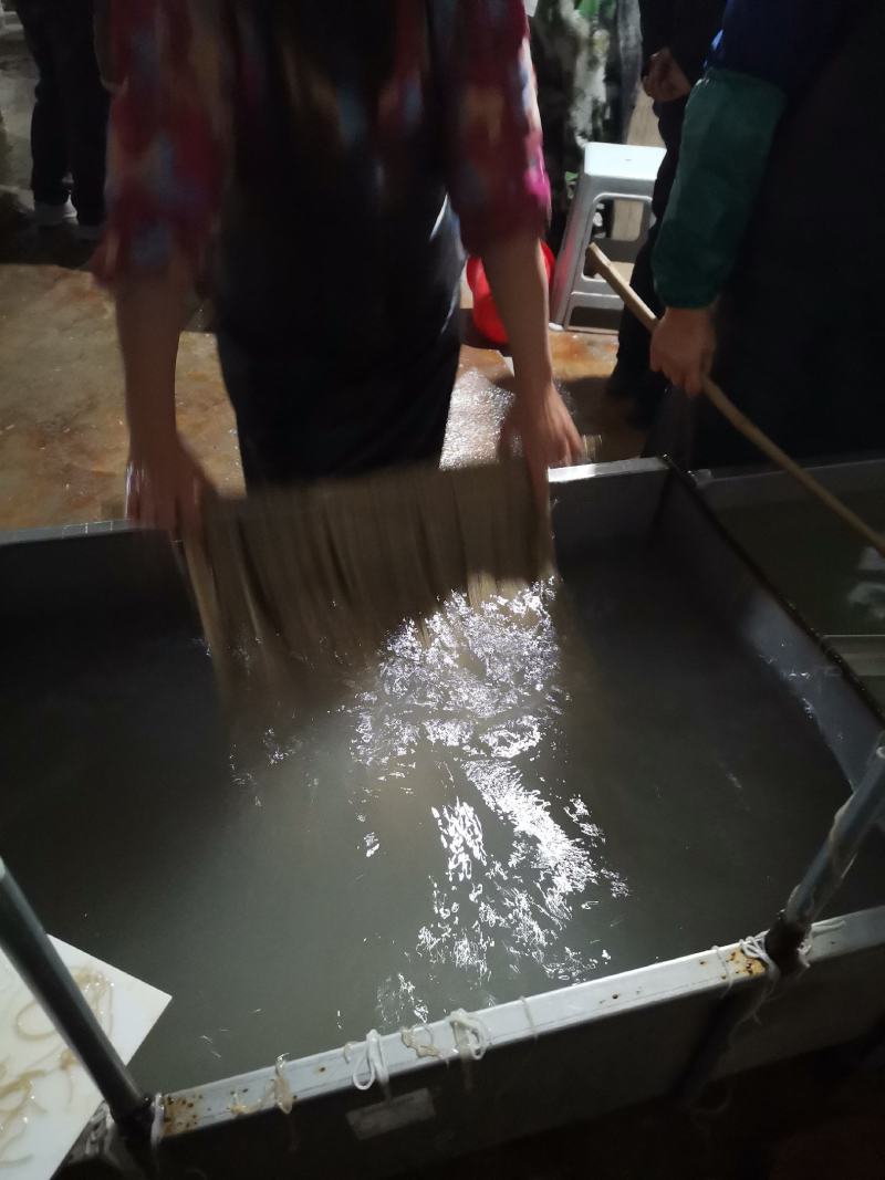 自家种植西瓜红，烟薯25红薯，纯手工制作粉丝，一点不掺假
