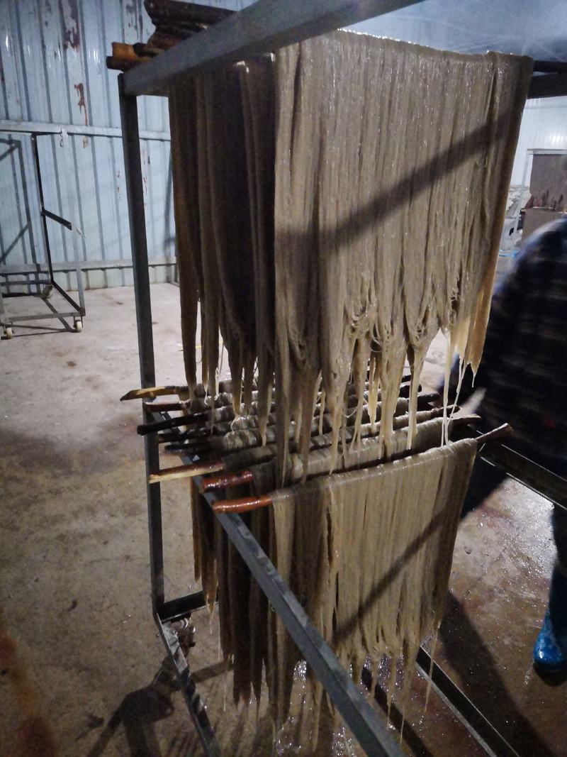 自家种植西瓜红，烟薯25红薯，纯手工制作粉丝，一点不掺假