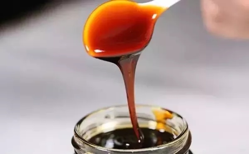 梨膏，采用砀山酥梨榨汁纯手工熬制，干柴土灶文火熬制，