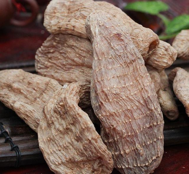 油松节药材特写图