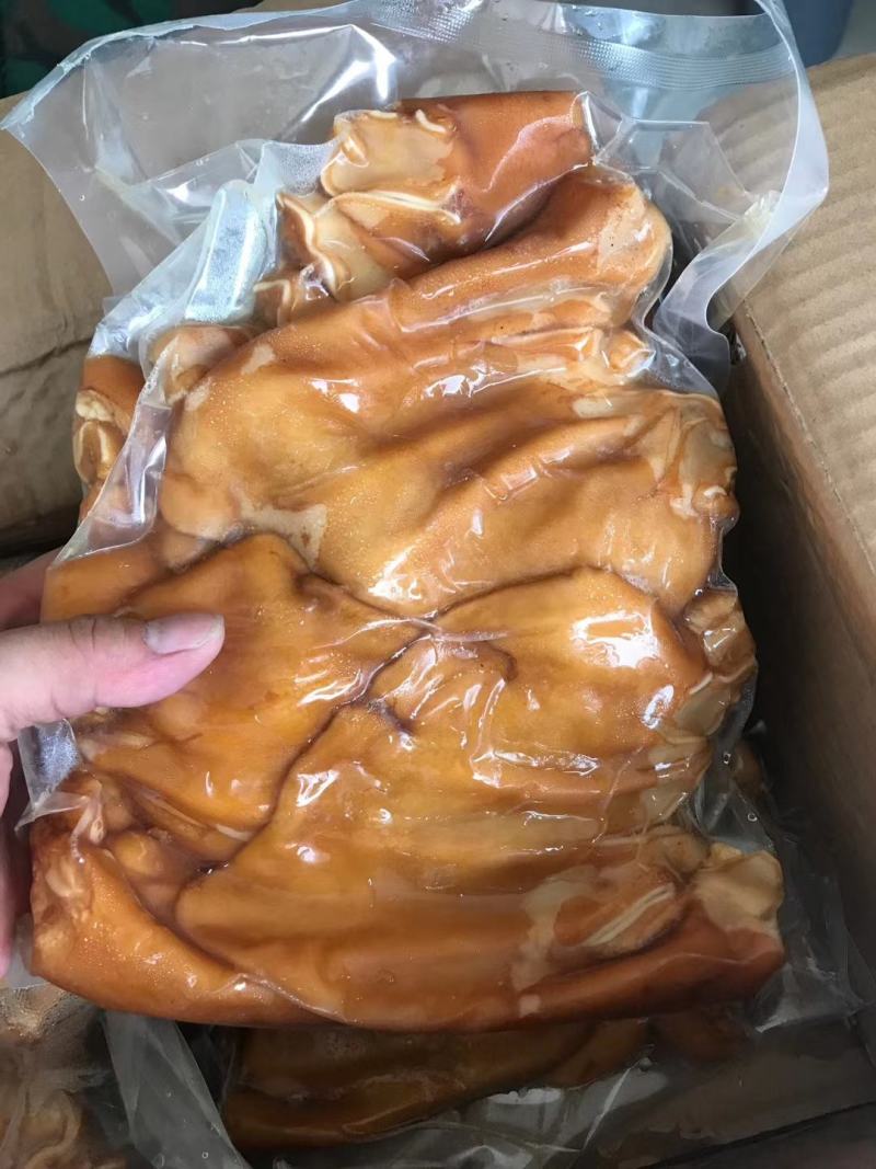猪耳朵，全熟真空装，一件15斤，一手货源，价格美丽！