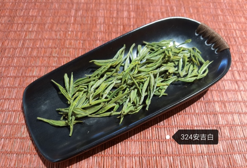 核心产地，正宗安吉白茶，明前头采，量大从优。