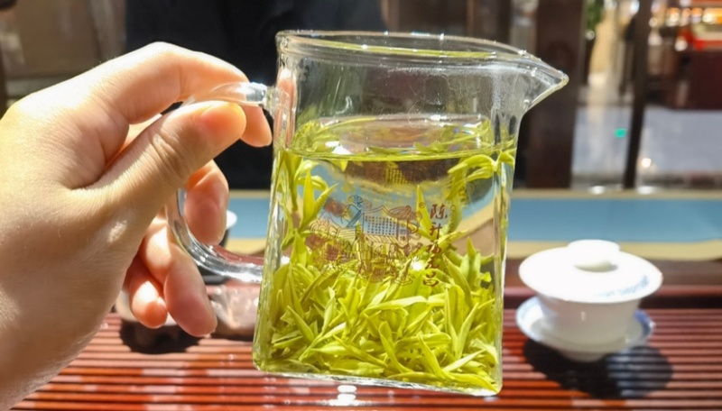 核心产地，正宗安吉白茶，明前头采，量大从优。