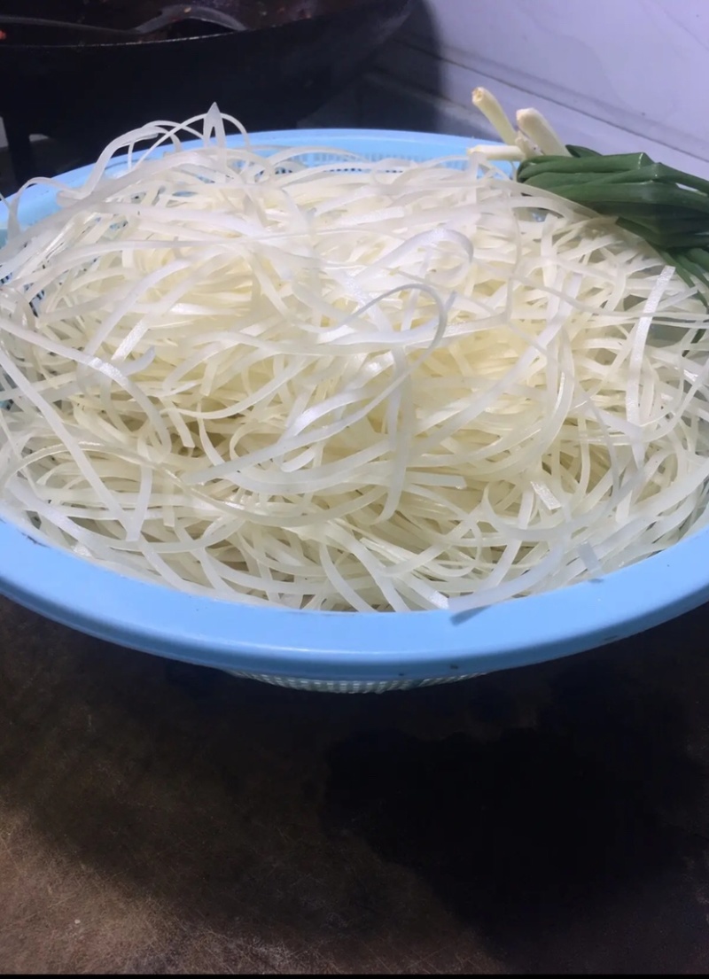 贵州石阡特产小吃绿豆粉美味佳肴回味无穷
