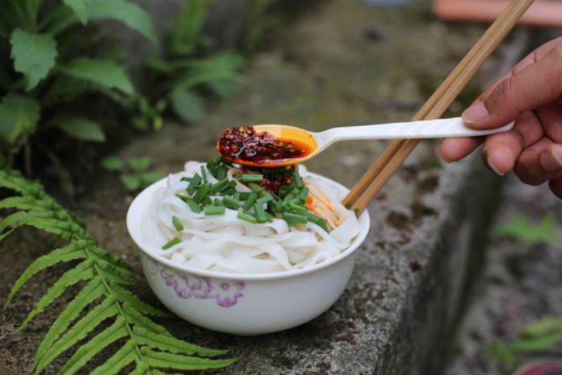 贵州石阡特产小吃绿豆粉美味佳肴回味无穷
