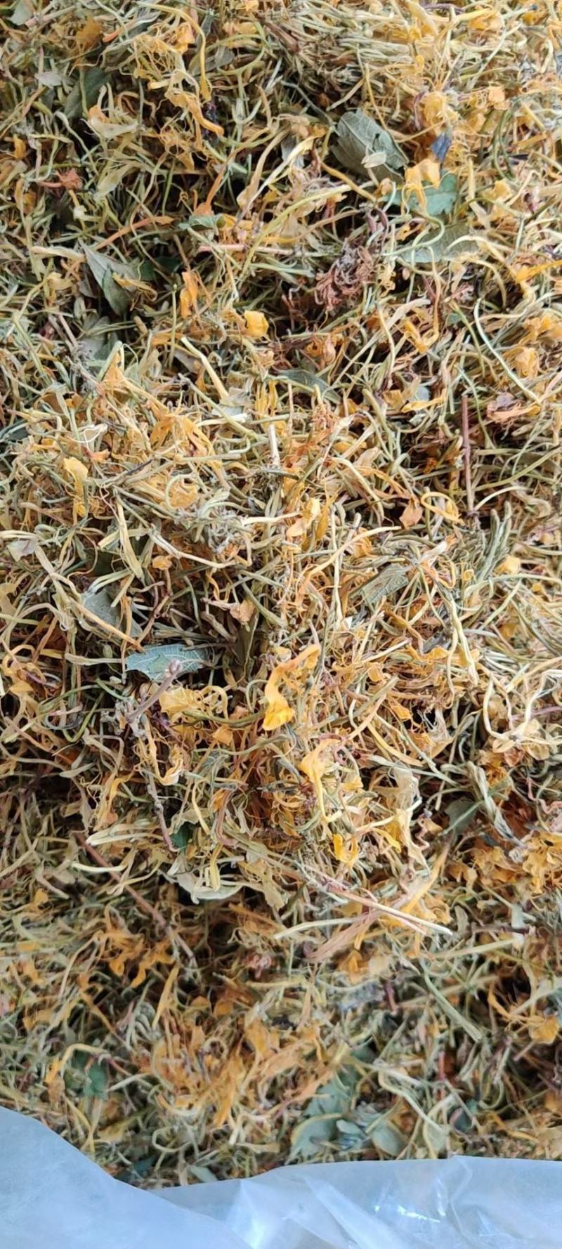 野生金银花碎，，可用作食品加工，味道一样香，请直接电话联
