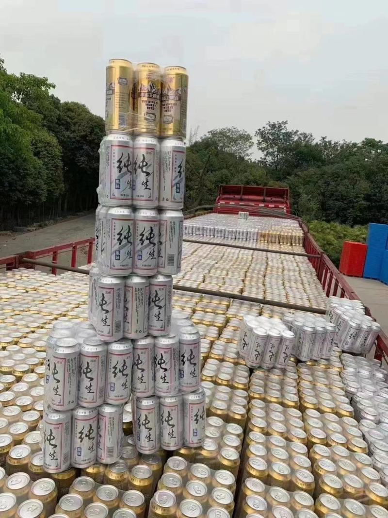 纯生啤酒，小麦王啤酒，地摊江湖热销产品，手续齐全。一手货