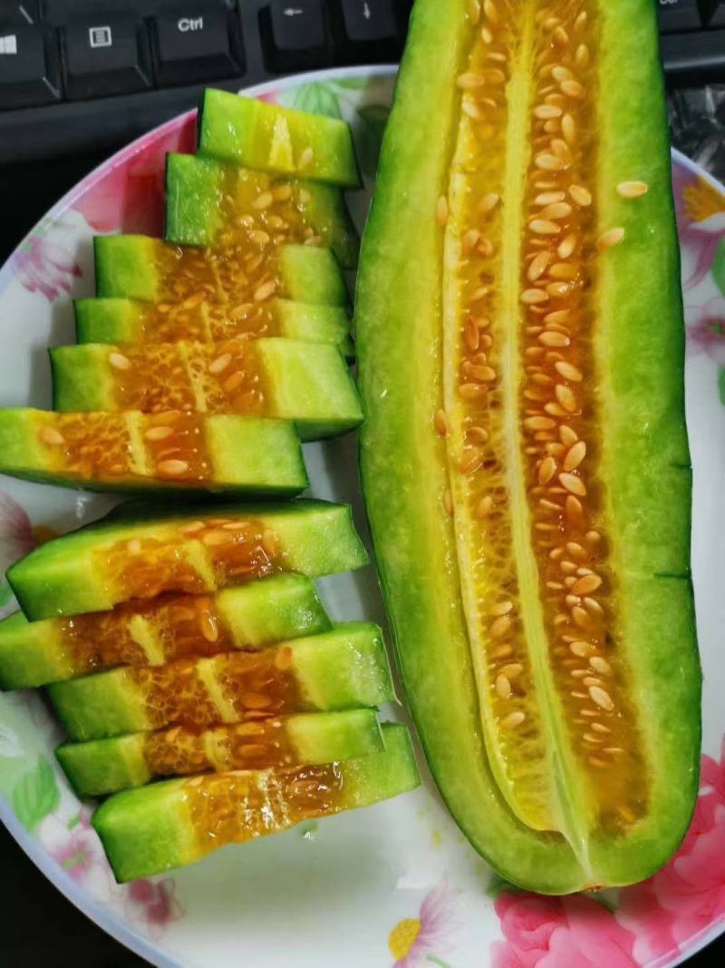 羊角蜜甜瓜，潍坊羊角蜜甜瓜，脆甜多汁，产地大量有货。