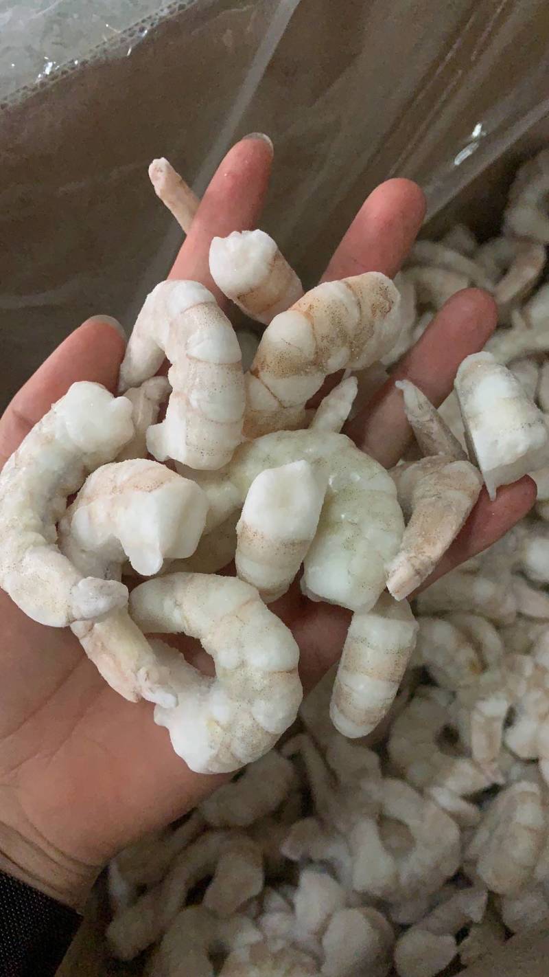 单冻青虾仁，鲜冻水产品，每天现剥虾仁，冷冻包装出库。