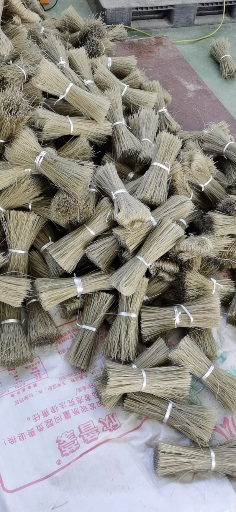 厂家批发红薯粉条，劲道耐煮，爽滑可口，欢迎大家光临！