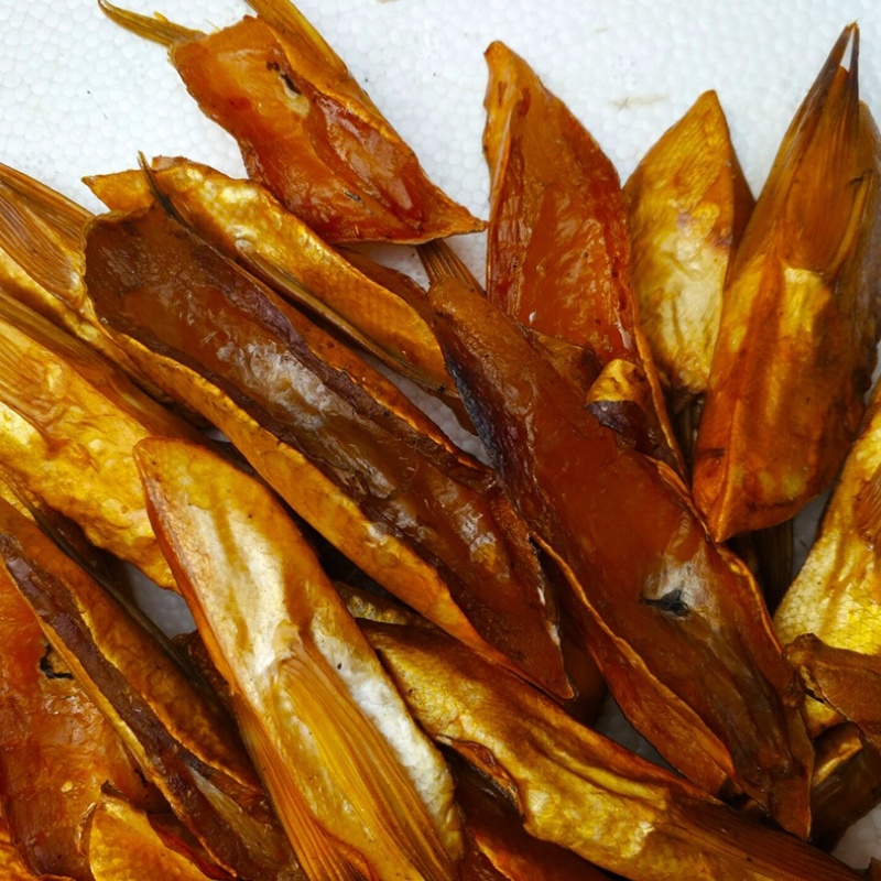 湖南乡里柴火烟熏腊鱼鱼肚