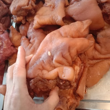 半片熟猪蹄，不用二次加工，无冰无水。