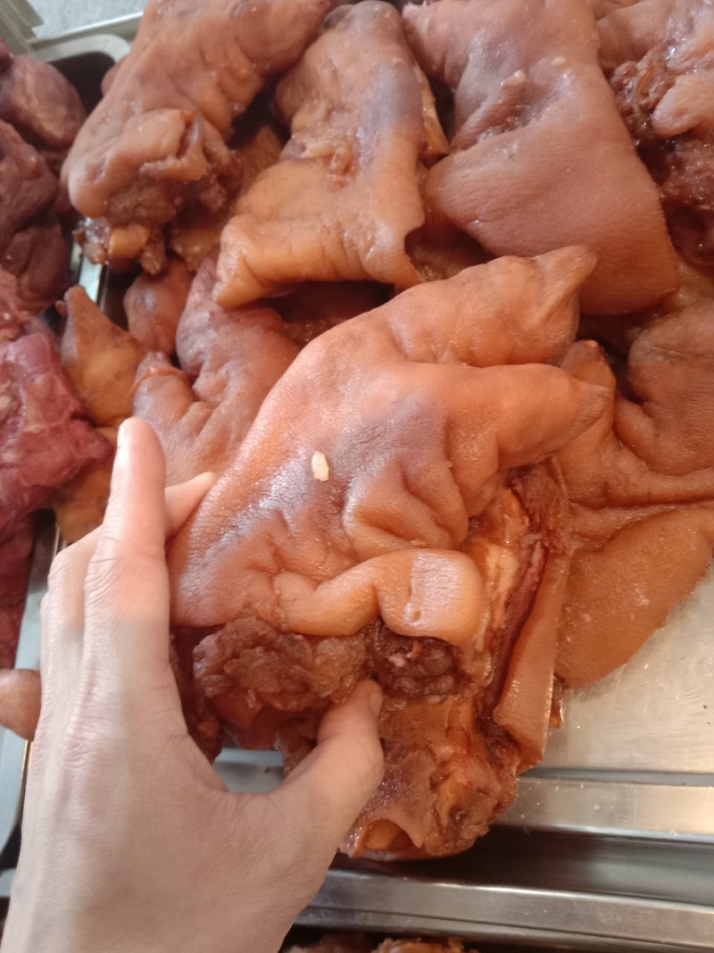 半片熟猪蹄，不用二次加工，无冰无水。