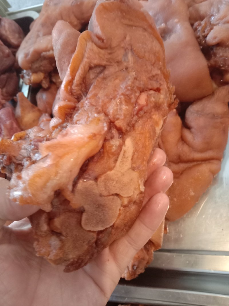 半片熟猪蹄，不用二次加工，无冰无水。