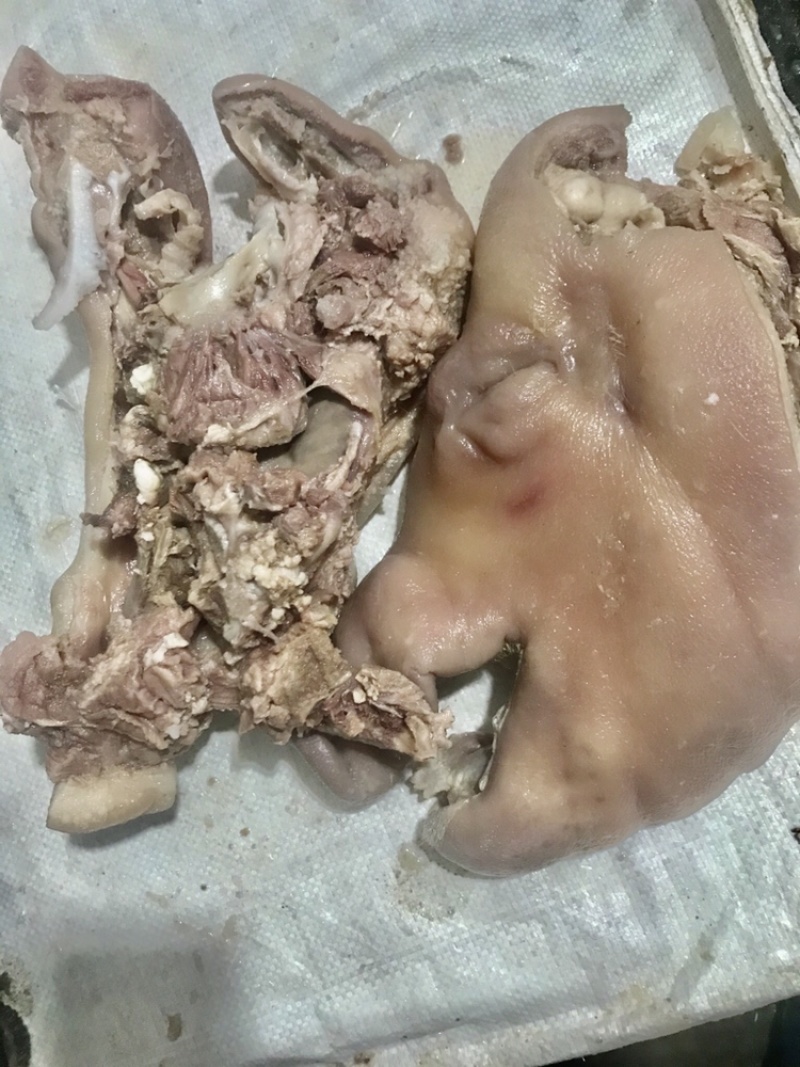 猪头肉，半成熟猪头肉量大从优，感兴趣的老板欢迎光临！