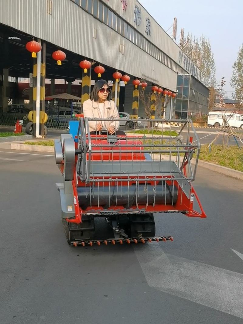 小型手扶式水稻小麦联合收割机电启动油菜脱粒机