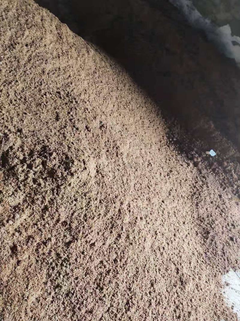 大量出售五粮液白酒糟，每天全国现货发车。量大从优。