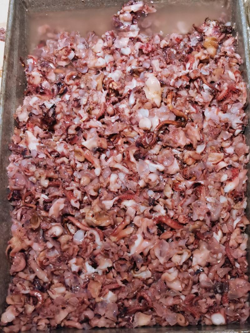 脆口须碎料漂烫鱿鱼须下来的碎料
