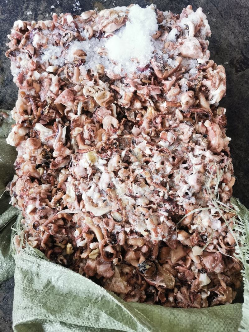 脆口须碎料漂烫鱿鱼须下来的碎料
