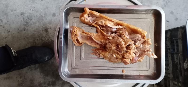 山东烟台鲜耐优质材料做出新出炉产品鲜耐口味无色素鲜猪头肉
