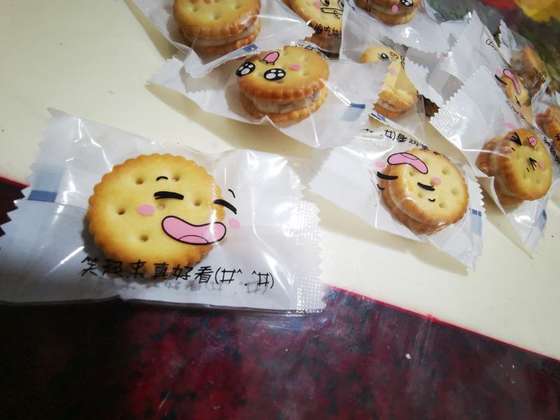 玫瑰花枸杞巴坦木雪花酥山楂夹心饼干中药零食