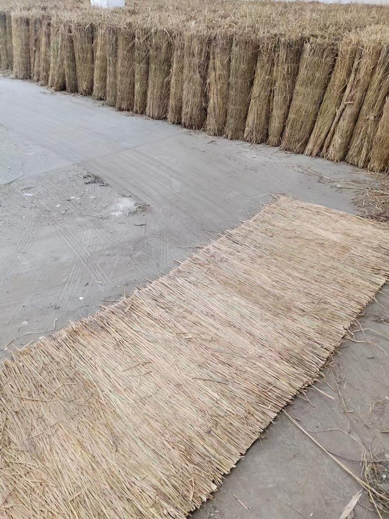 西瓜草帘，绿化草帘，垫车草帘，草支垫，草纤维，稻壳